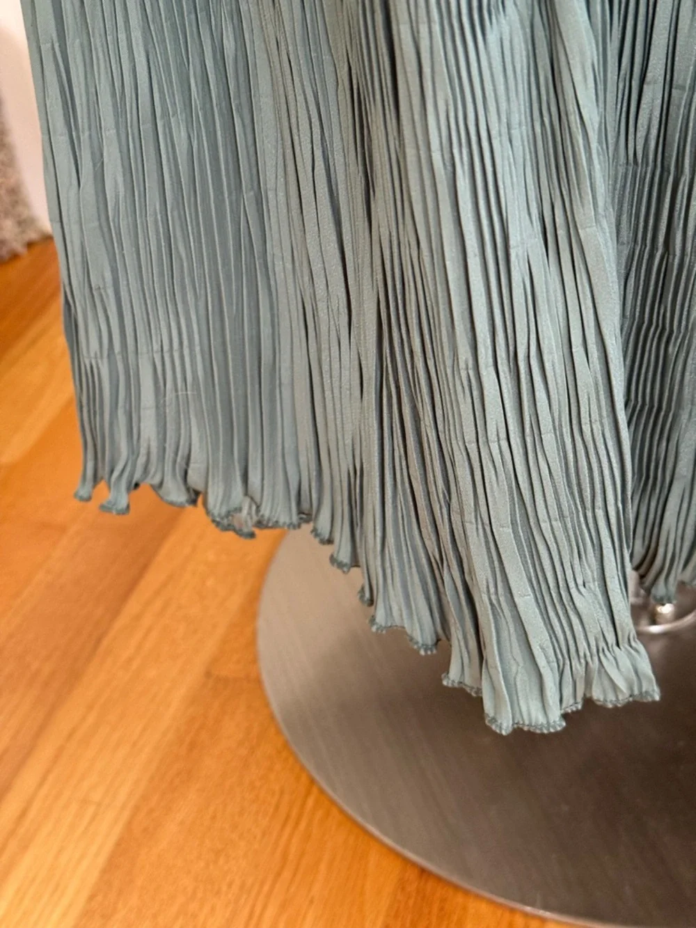Signed, hand colored & pleated sage green top/shirt. - Picture 8 of 16